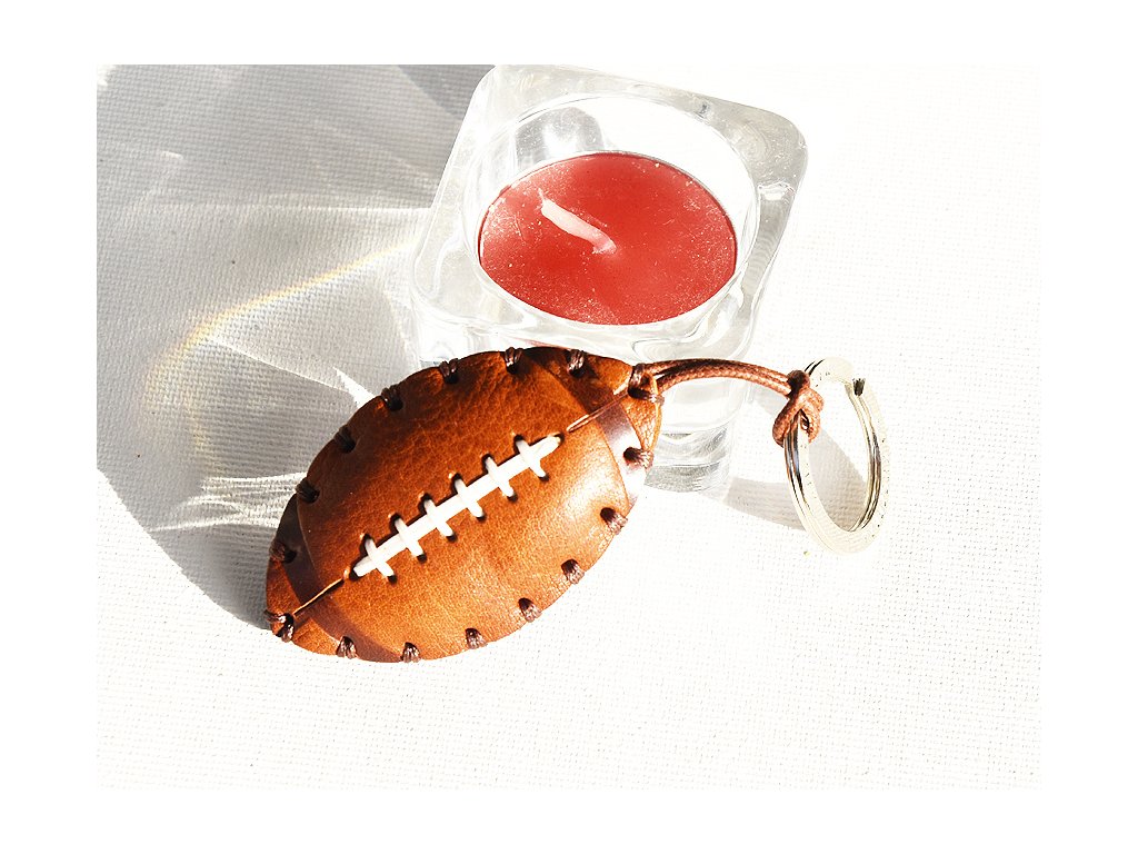 Skórzany ornament "piłka do rugby"