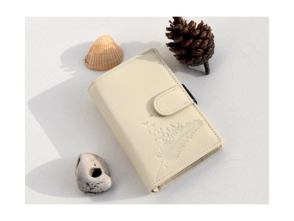 Mały damski portfel 8121 "piórko szczęścia" perłowo biały
